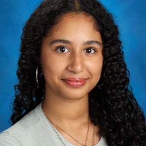 Irina Bondarenko yalangoch Qizning qorin boshligidagi chotkasi fotosurati